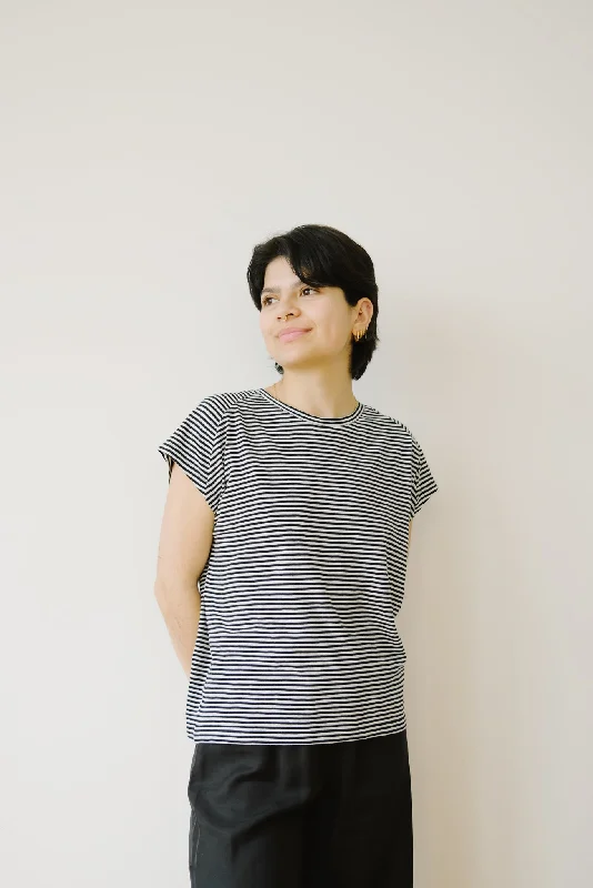 t-shirt - oneliaa striped - black / oatmilk