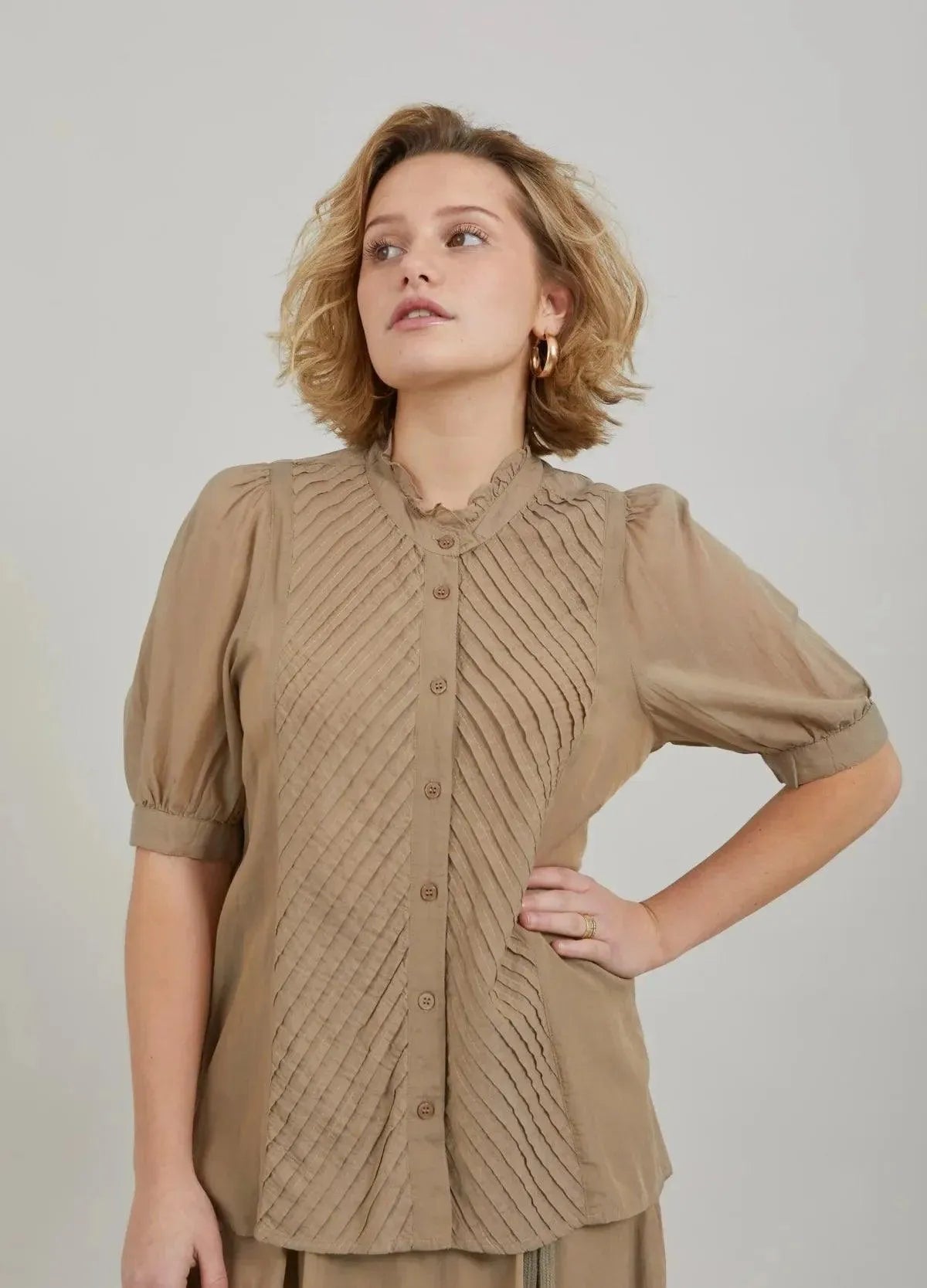 Coster Shirt with Frills in Sand